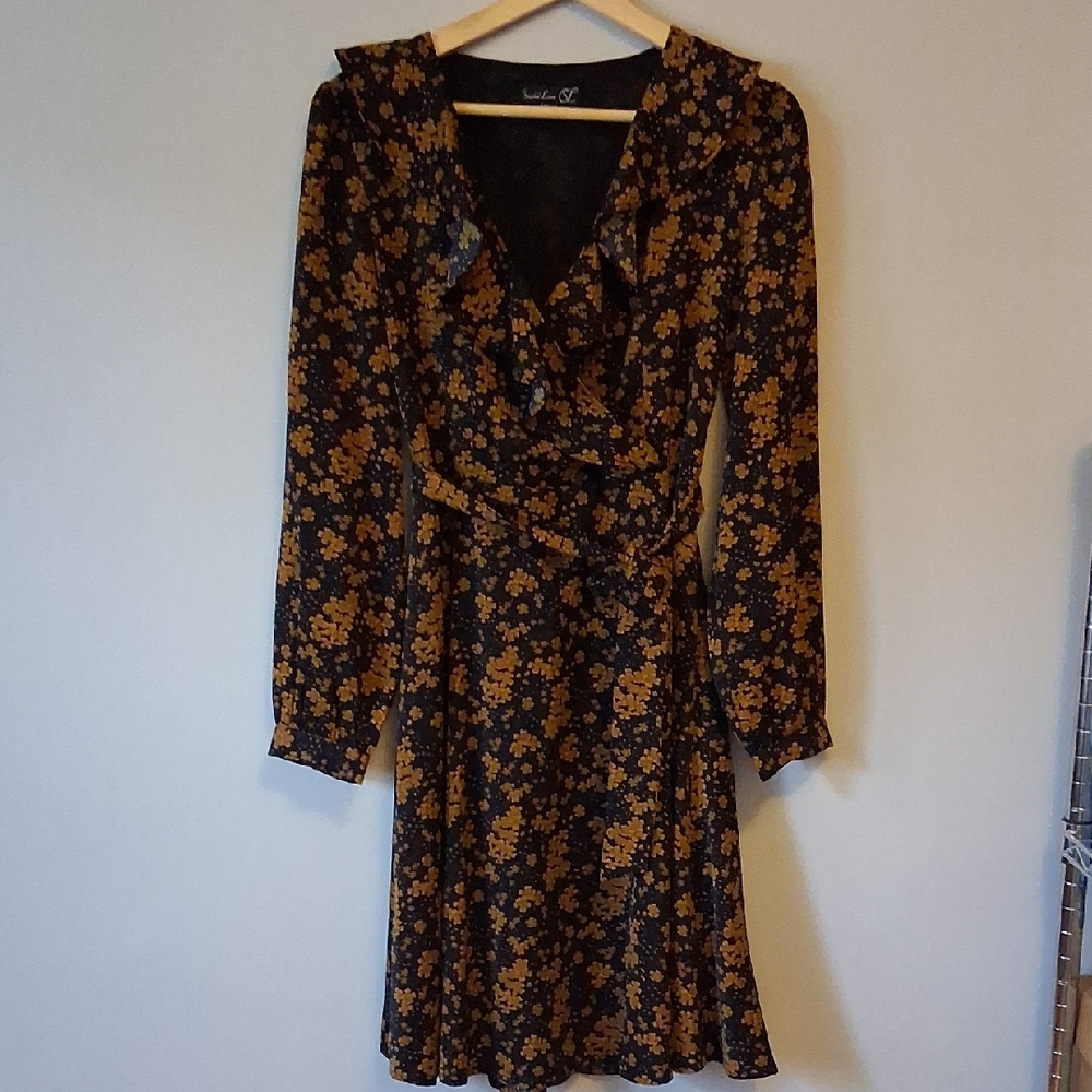 Black and Gold Floral Long Sleeve Dress